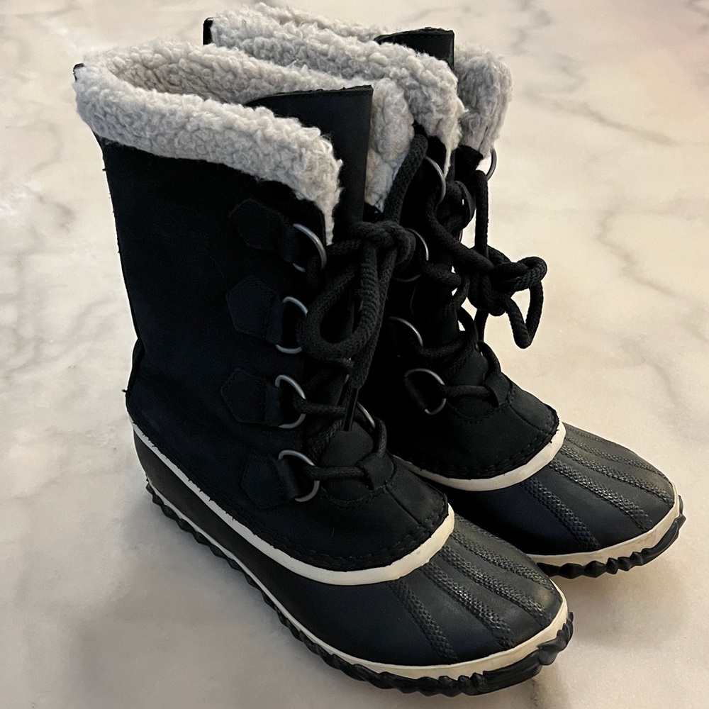 Sorel Black Winter Boots with Faux Fur